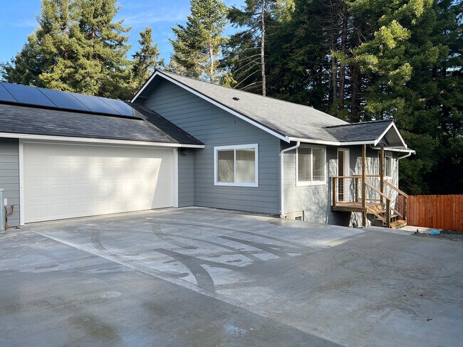 Foto del edificio - 6107 Beechwood Dr