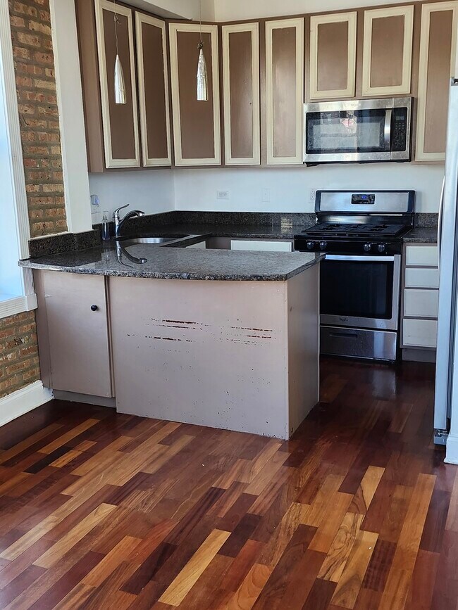 Foto del edificio - 6410 N Hoyne Ave