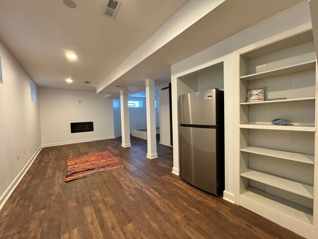 Foto del edificio - 2413 W Belden Ave