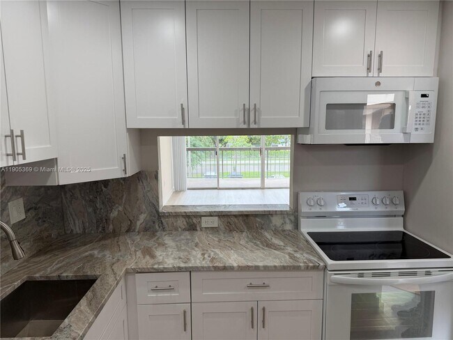 Foto del edificio - 10625 SW 112th Ave