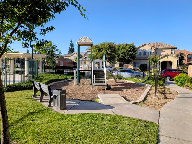 Building Photo - 4373 W Pinsapo Dr