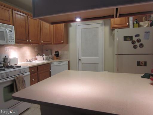 Building Photo - 2131 Pimmit Dr