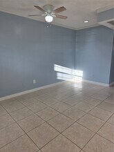 Building Photo - 1016 E Tri Oaks Ln