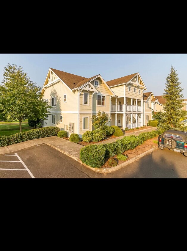 236 W Maberry Dr Unit 201, Lynden, WA 98264 Condo for Rent in Lynden