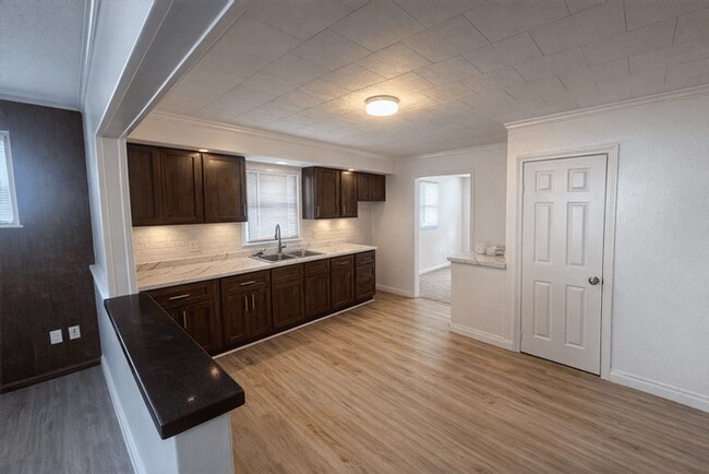 Foto del edificio - 2430 Mayfair Dr