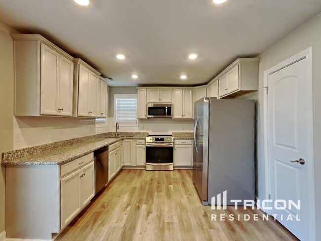 Building Photo - 1008 Shirley Dr