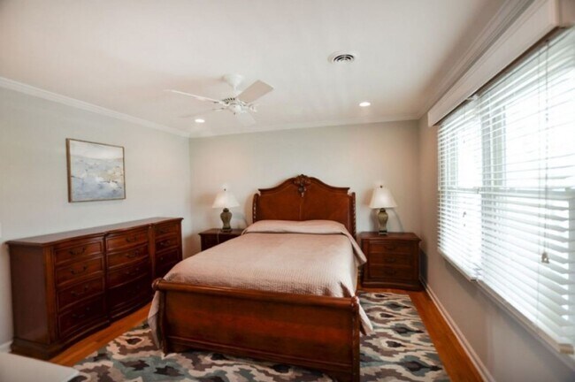 Foto del edificio - ENDLESS ELEGANCE AT THIS OFF-SEASON FURNISHED RENTAL