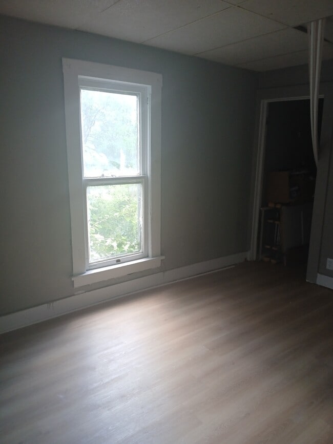 Building Photo - 706 E Kibby St