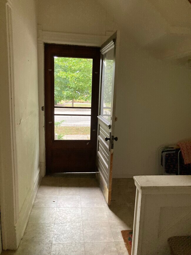 221 W Sibley St Unit 221 B downstairs, Howell, MI 48843 Apartments in