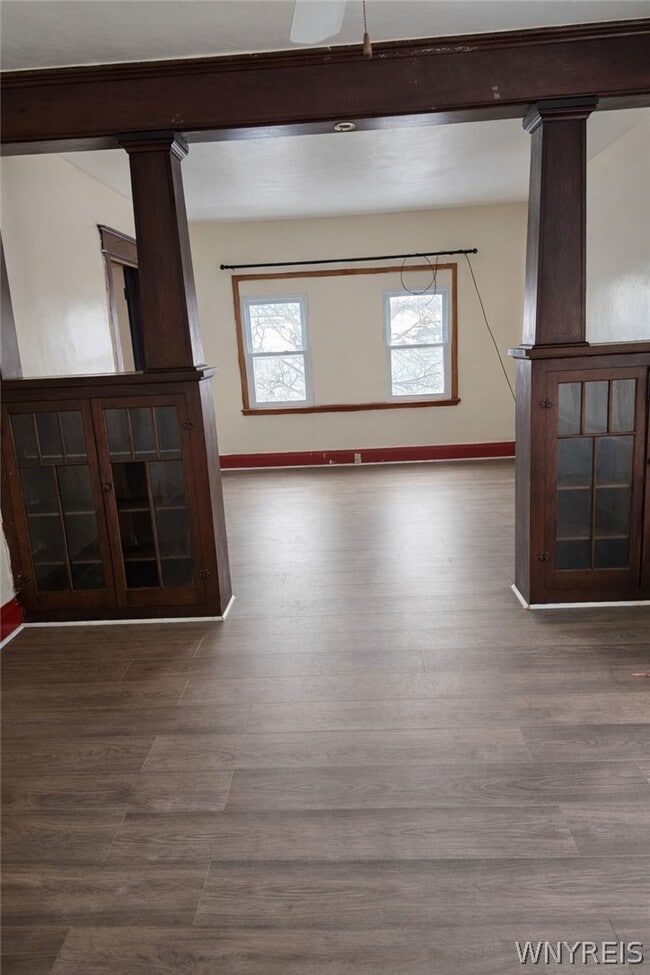 Building Photo - 63 Holmes St