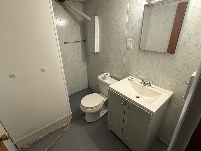 Foto del edificio - Spacious 3-Bed, 2-Bath Home for Rent in St...