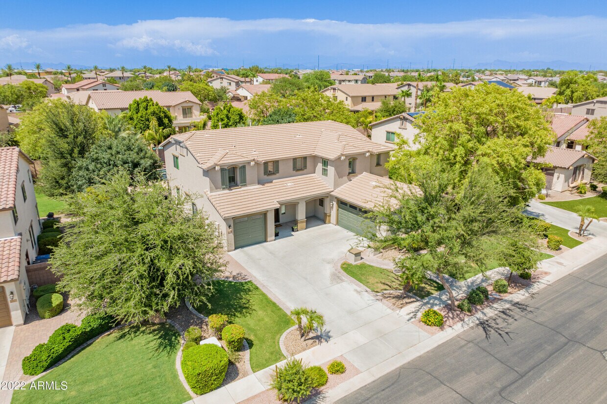Primary Photo - 112 Crescent Way