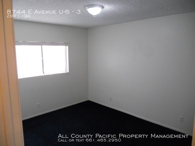 Building Photo - Upgraded 2 bedroom triplex