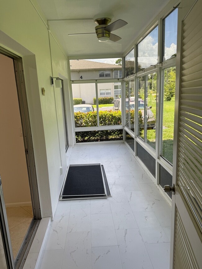 Building Photo - 2 Lake Vista Trl