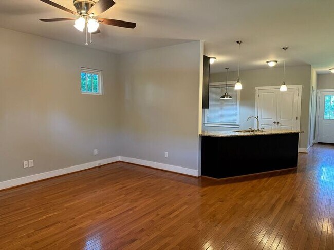 Foto del edificio - For Rent - Beautiful South Nashville House