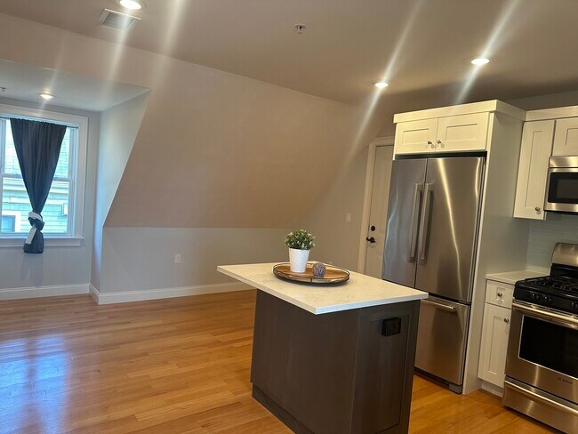 Building Photo - 25 Chilcott Pl