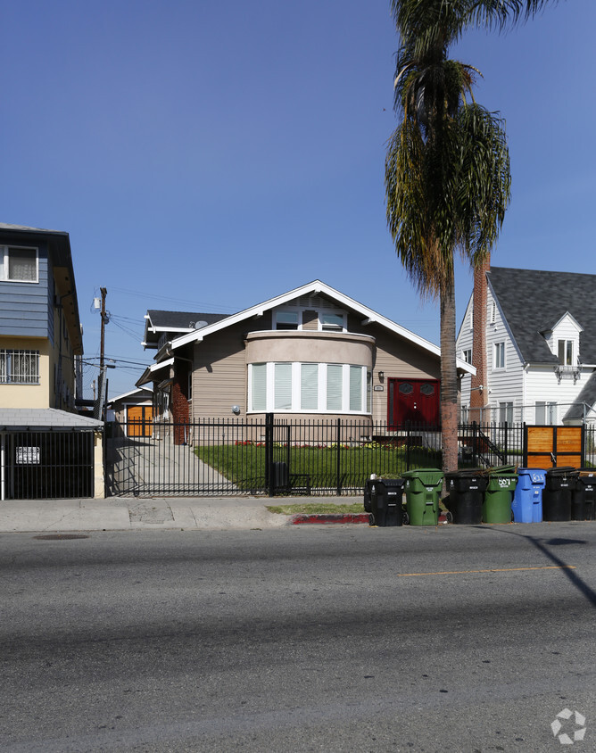 Building Photo - 831 Irolo St