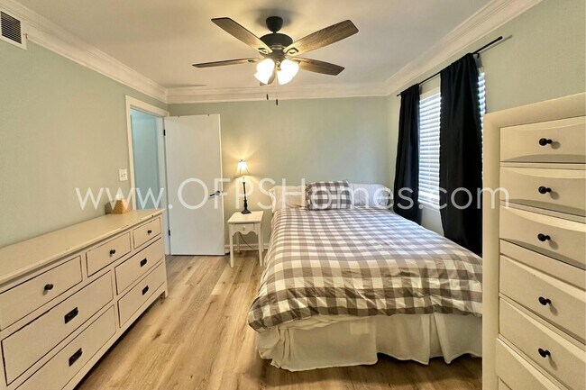 Foto del edificio - 308 Miracle Strip Pkwy SW