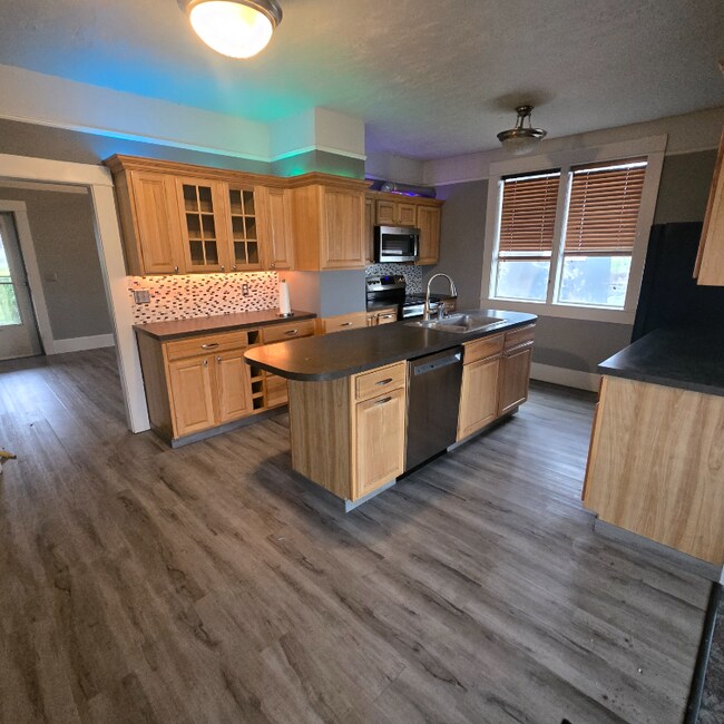 Building Photo - 316 Tacoma Ave