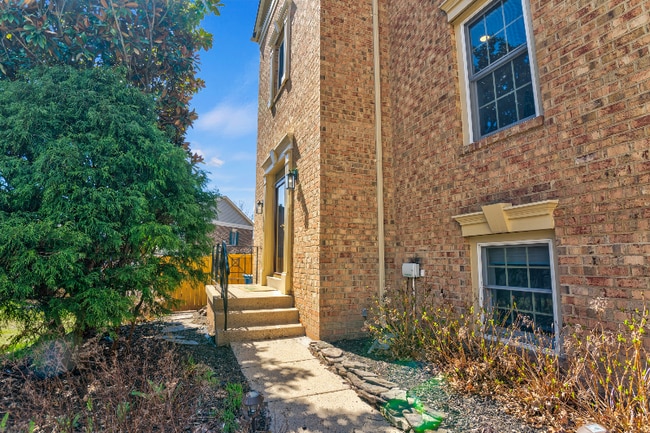 Building Photo - 5101 Woodfield Dr