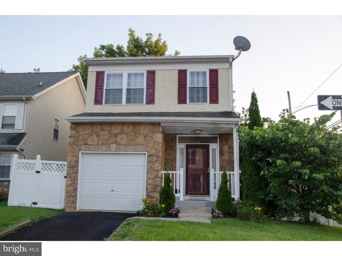 Primary Photo - 1000 Hazelwood Dr