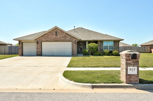 Foto del edificio - Gorgeous 3 bed 2 bath in Chickasha!