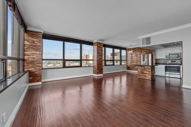 Building Photo - 5150 Hidalgo St