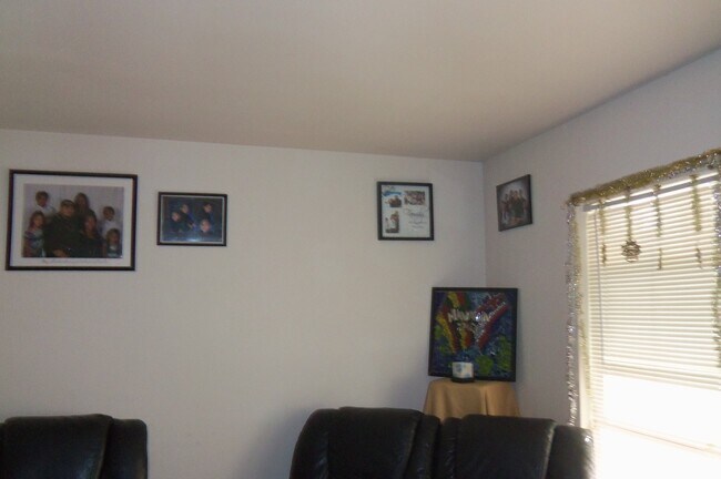 Building Photo - 196 - 3427/3429 SE 3rd