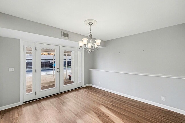 Building Photo - Beautifully Renovated 3bed 2bath home!