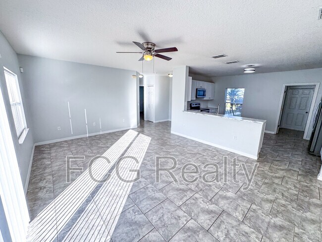 Foto del edificio - 702 Colville Pl