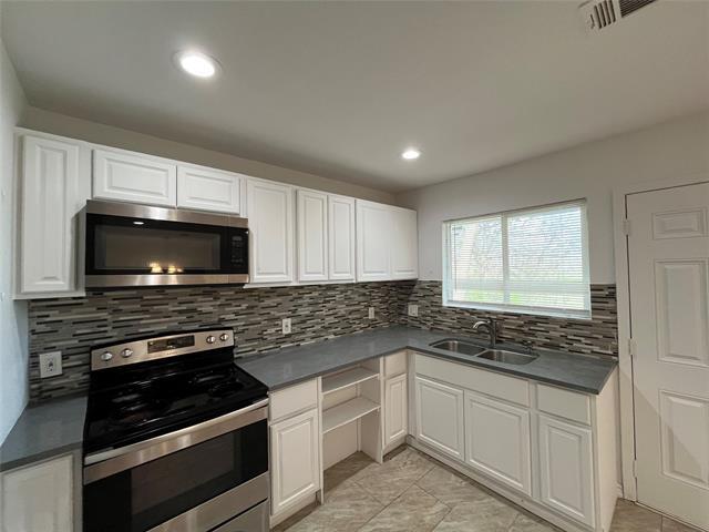 Foto del edificio - 5828 Lazy River Dr