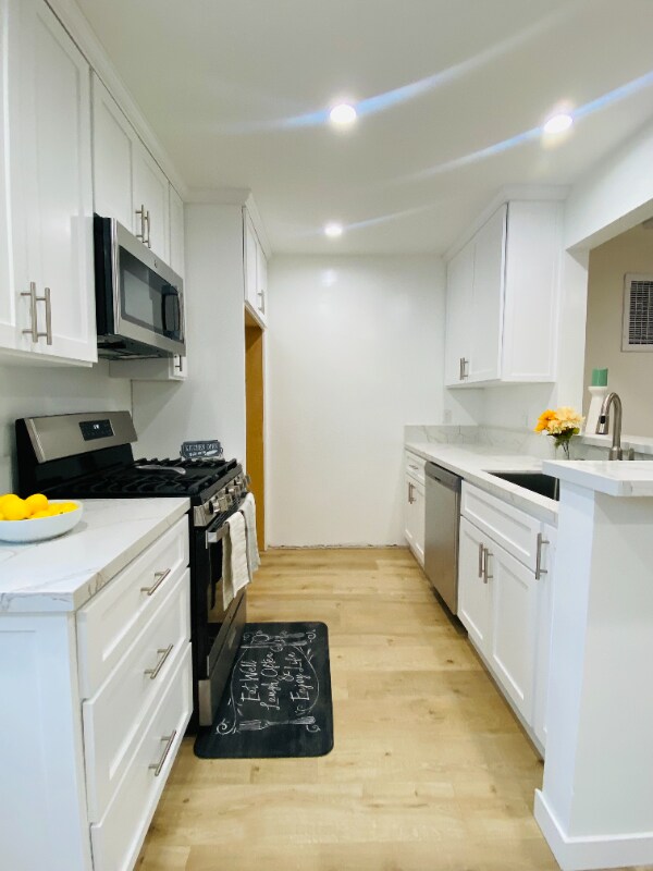 Foto del edificio - 8919 Longden Ave