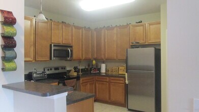 Building Photo - 8226 Green Parrot Rd