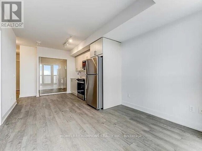 Photo du bâtiment - 2550 Simcoe St N