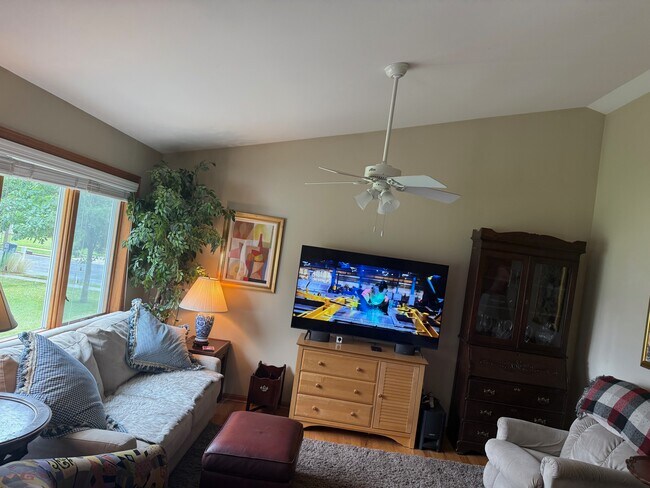 Foto del edificio - 2316 Lake Woods Way