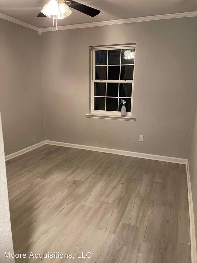 Foto del edificio - 4 br, 1.5 bath House - 302 E Kansas