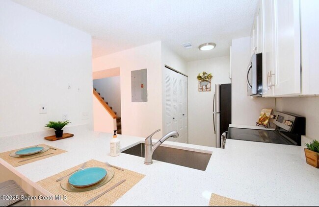 Building Photo - 1011 Abada Ct