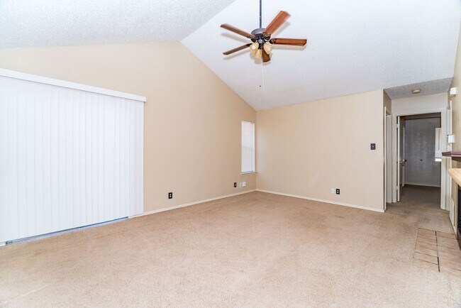 Foto del edificio - 2-BEDROOM DUPLEX