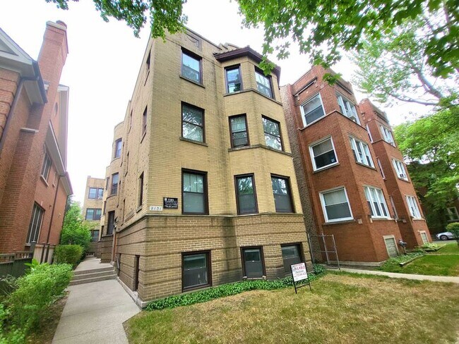 Building Photo - 2131 W Giddings St