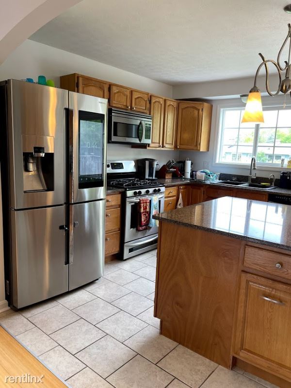 Building Photo - 4 br, 3 bath House - 15 E Summit St