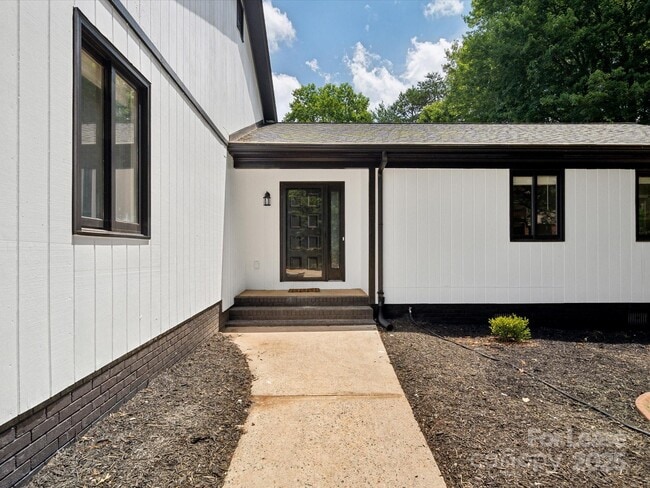 Building Photo - 4954 Moonlite Bay Dr