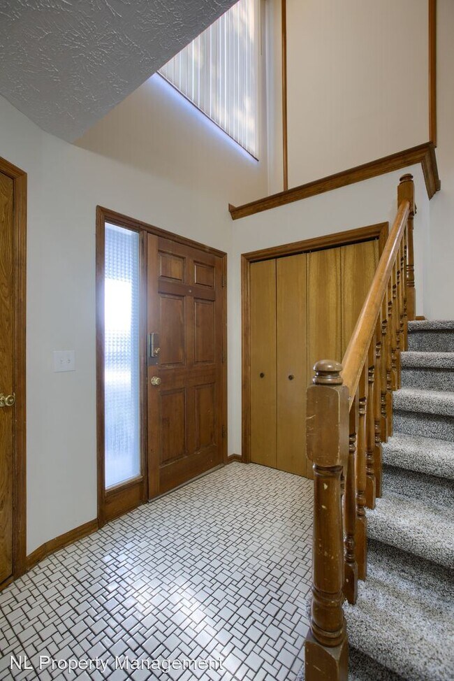 Building Photo - 2 br, 2.5 bath House - 15106 Normandy Blvd