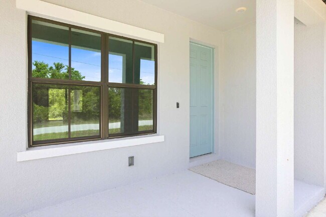 Foto del edificio - Brand New 4-Bedroom Gem with 2 Full Baths A Magical Space For Your Family!