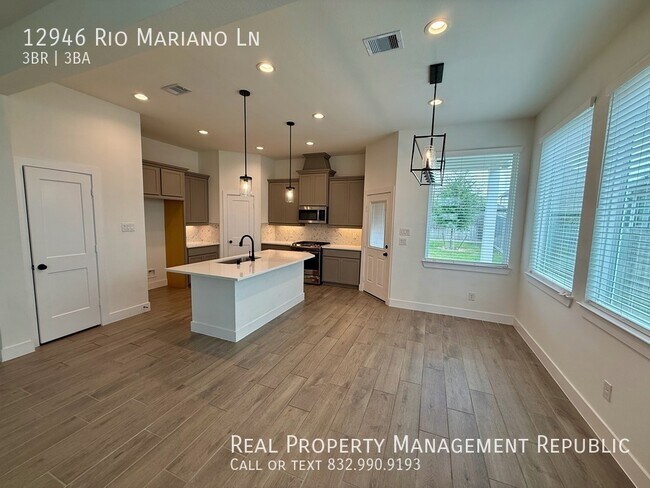 Foto del edificio - 12946 Rio Mariano Ln