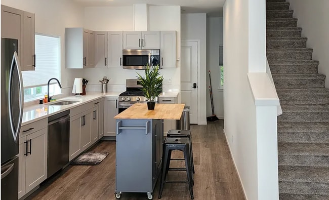 Beautiful, private 2 bed, 2.5 bath townhou... - Beautiful, private 2 bed, 2.5 bath townhou... House