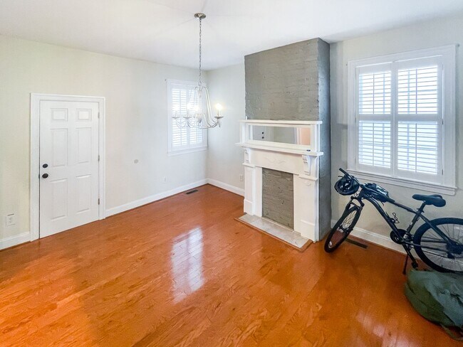 Building Photo - Gorgeous Victorian home in Church Hill