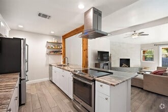 Building Photo - 1009 Rolling Green Cir