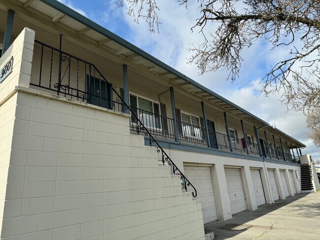 Building Photo - 900 OHIO #C, FAIRFIELD