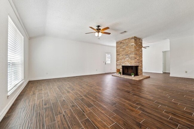 Foto del edificio - 3915 Flintrock Ln