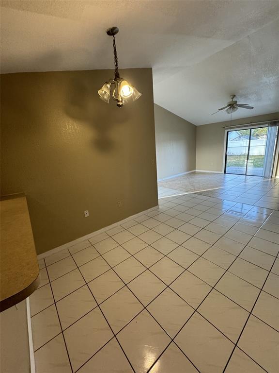 Building Photo - 913 San Rafael Way